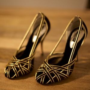 Dolce & Gabbana Black & Gold Satin Pump